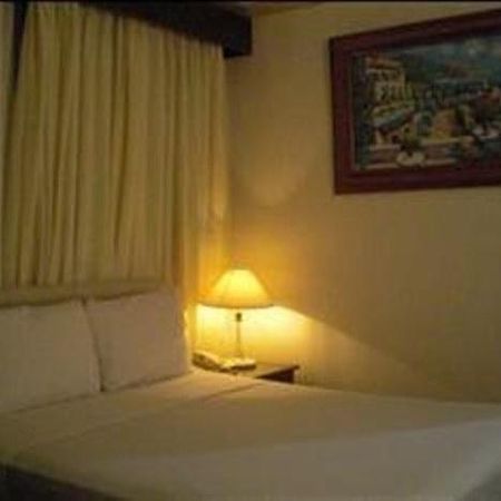 My Little Island Hotel Cebu Room photo